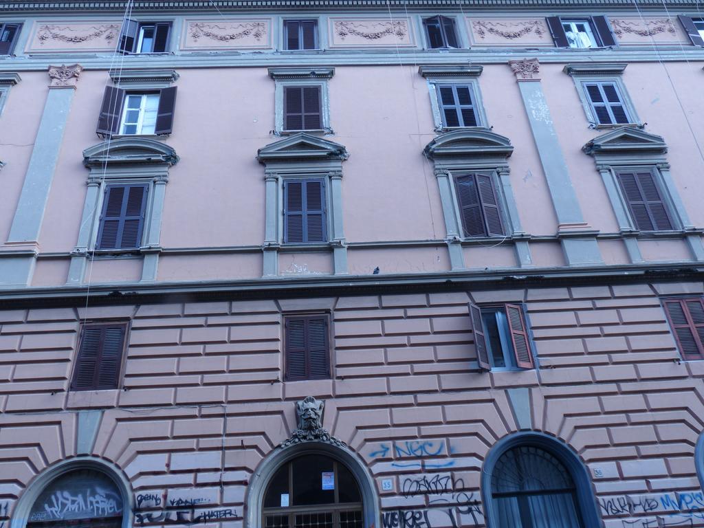 Between Termini & Colosseo Рим Екстер'єр фото